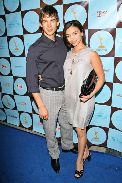 Christopher Gorham and Anel Lopez Gorham at the party for the 2007 Primetime Emmy Nominees. One Sunset, West Hollywood, CA. 09-09-07 — Φωτογραφία Αρχείου