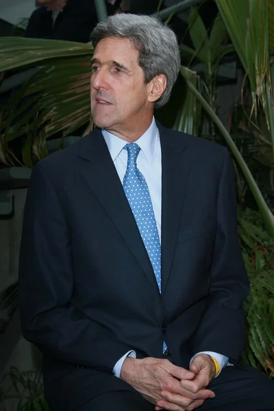 John kerry och teresa heinz kerry främja "denna stund på jorden" — Stockfoto