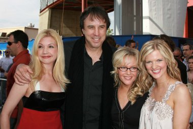 Susan yeagley ve kevin nealon rachael ile harris ve arden myrin