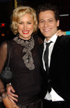 Alice evans ve Ioan gruffudd tv los angeles galasında ayarlayın. kret tiyatro, westwood, ca. 03-27-07
