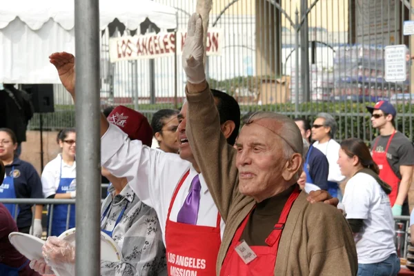 De los angeles missie thanksgiving maaltijd voor de daklozen — Stockfoto