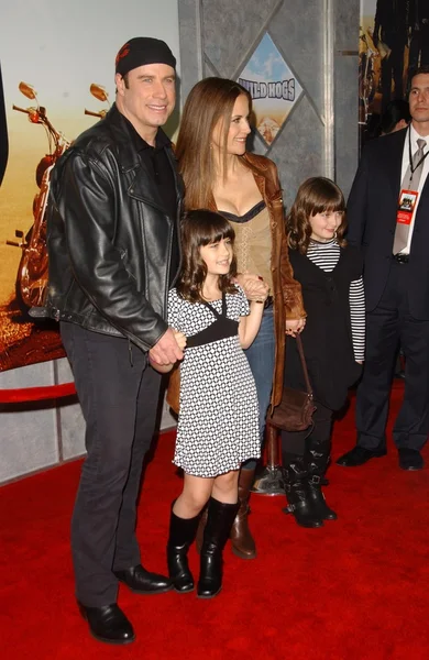John Travolta y Kelly Preston con la familia — Foto de Stock