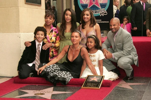 Vanessa Williams con Chris Williams y su familia —  Fotos de Stock