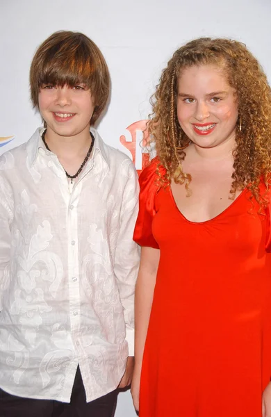 Alexander gould ve allie grant weeds sezon 3 at ve californication premiere taraması. Cinerama kubbesi, hollywood, ca. 08-01-07 — Stok fotoğraf