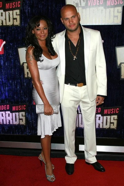 Melanie Brown y Stephen Belafonte llegan a los MTV Video Music Awards 2007. The Palms Hotel And Casino, Las Vegas, NV. 09-09-07 —  Fotos de Stock