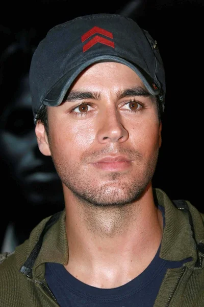 Enrique Iglesias-mağaza performans ve imzalama