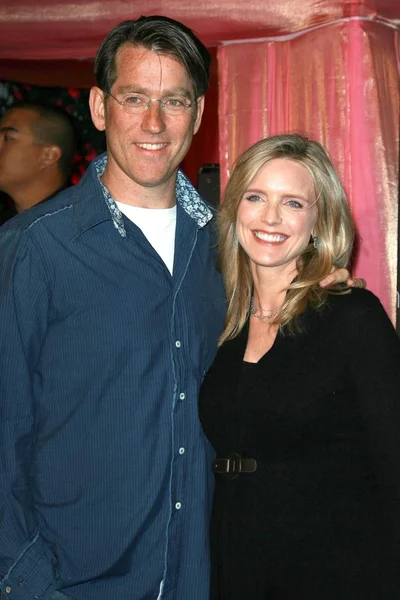 Courtney Thorne-Smith e il marito Roger al 3rd Annual Pink Party a beneficio del Cedars-Sinai Women's Cancer Research Institute. Viceroy Hotel, Santa Monica, CA. 09-08-07 — Foto Stock