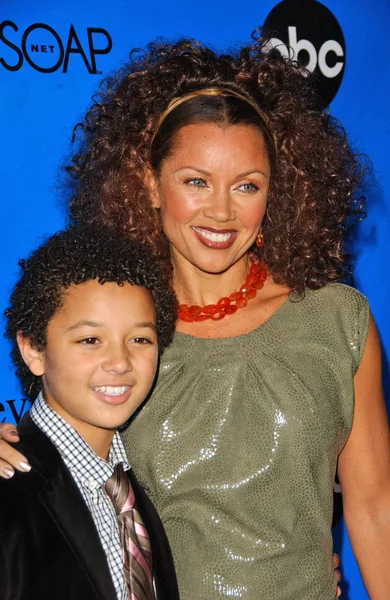 Vanessa Williams y su hijo Devin — Foto de Stock