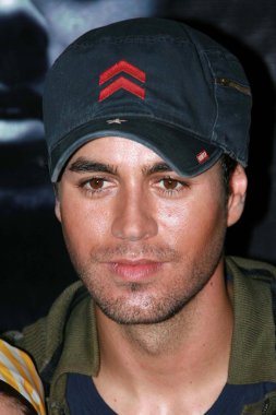 Enrique Iglesias-mağaza performans ve imzalama