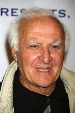 Robert Loggia