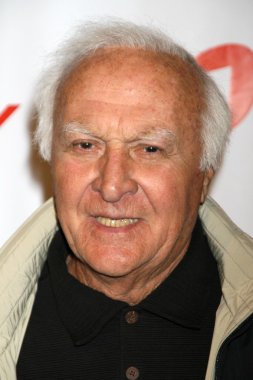Robert Loggia