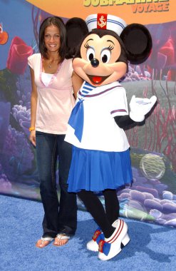 disneyland açılış bulma'nın 