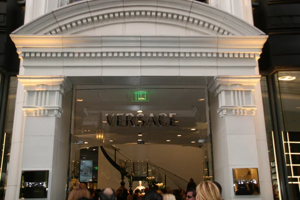 Rodeo drive yürüyüş tarzı gianni ve donatella versace onur