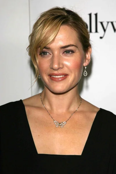 Kate winslet op de nieuwe regel bioscopen kindertjes viering partij gehost door hollywood leven tijdschrift. Pacific design center, west hollywood, ca. 11-15-06 — Stockfoto