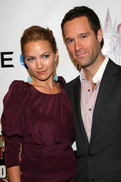 Becki newton, chris diamantopoulos — Foto Stock