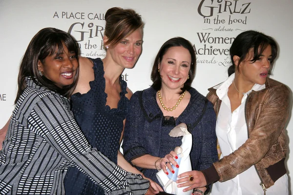 Un lugar llamado Home presenta el almuerzo de los premios "Girlz in the Hood" — Foto de Stock