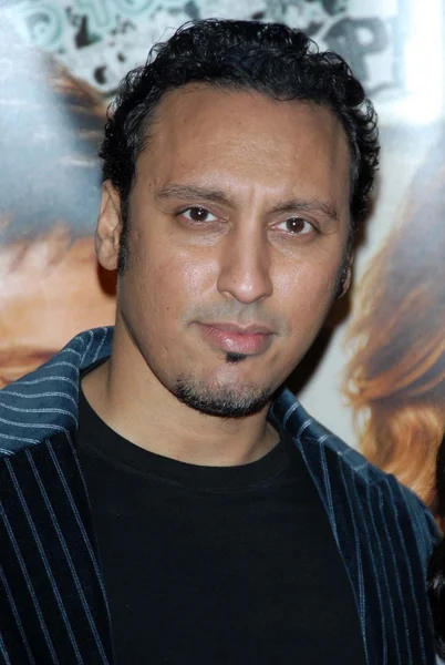 Aasif Mandvi en el estreno en Los Ángeles de Music and Lyrics. Graumans Chinese Theatre, Hollywood, CA. 02-07-07 — Foto de Stock