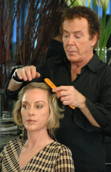 Comercial de televisión para "Hair On " — Foto de Stock