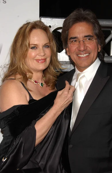 Catherine Bach e Peter Lopez — Foto Stock