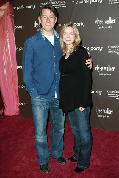 Courtney Thorne-Smith and husband Roger — Stock Photo, Image