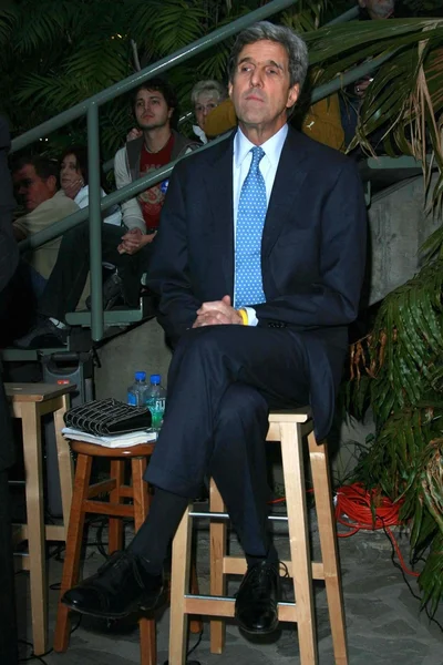 John kerry en teresa heinz kerry bevorderen "dit moment op aarde" — Stockfoto