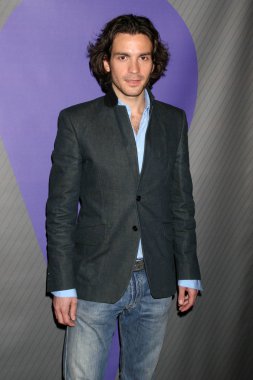 Santiago Cabrera