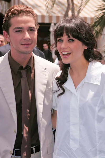 Shia labeouf ve zooey deschanel — Stok fotoğraf