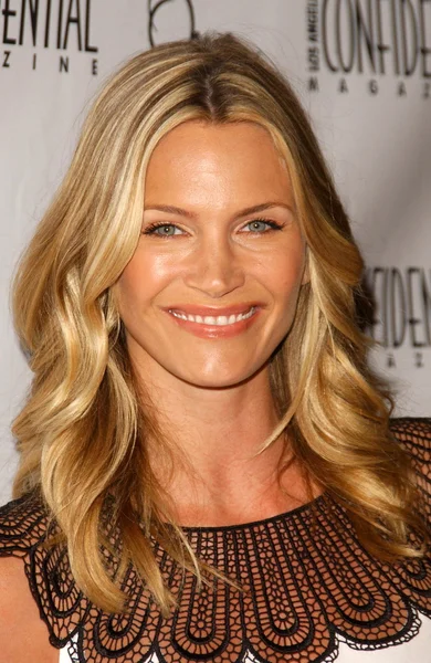 Natasha Henstridge en Los Angeles Confidential Magazine 's Annual Emmy Party. One Sunset, West Hollywood, CA. 09-11-07 —  Fotos de Stock