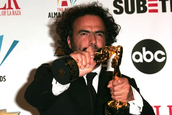 Alejandro gonzalez inarritu in de perszaal op de 2007 alma awards. Pasadena civic auditorium, pasadena, ca. 06-01-07 — Stockfoto