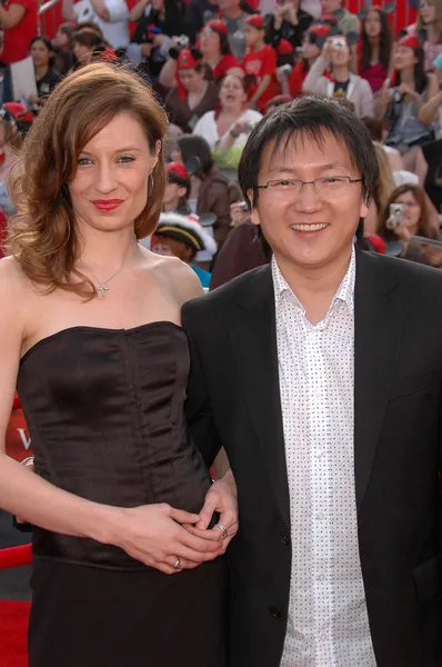 Masi Oka en vriend bij de wereldpremière van "Pirates of the Caribbean: at world's end" profiteert van de Make A Wish Foundation. Disneyland, Anaheim, ca. 05-19-07 — Stockfoto