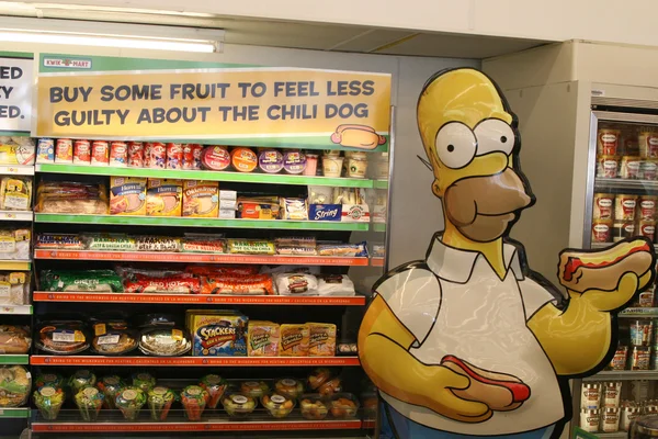 "Simpsons "Kwik-E-Mart abre em Burbank — Fotografia de Stock