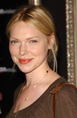Laura prepon