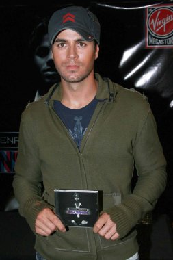 Enrique Iglesias-mağaza performans ve imzalama