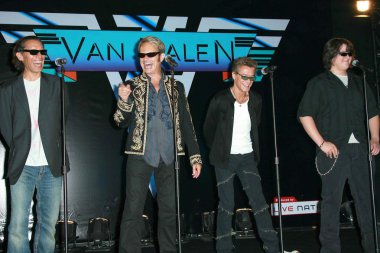 Alex van halen ve david lee roth ile eddie van halen ve wolfgang van halen van halen reunion tur basın toplantısında. dört mevsim hotel, los angeles, ca. 08-13-07