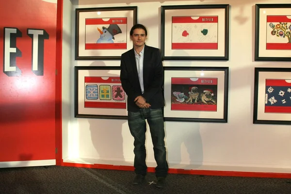 Netflix Special Edition Red Envelopes Unveiled by Orlando Bloom — Stock Photo, Image
