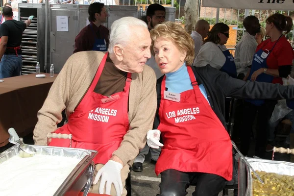 La Comida de Acción de Gracias de la Misión de Los Ángeles para Desamparados — Foto de Stock