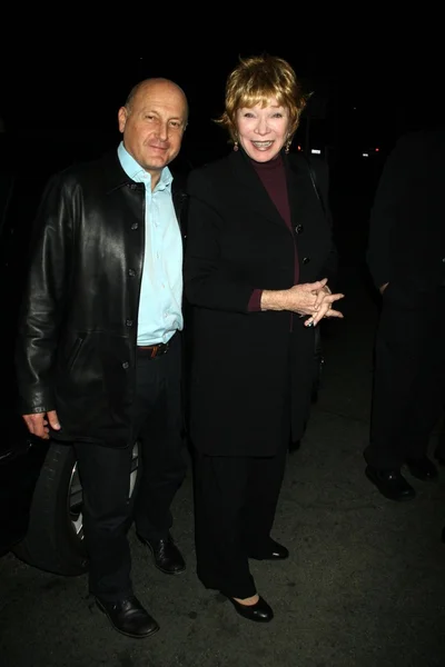 Murray Garrett and Shirley MacLaine — Stock Photo, Image