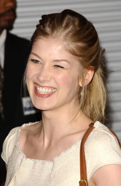 Rosamund Pike — Stockfoto