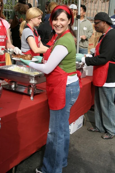 A los Angeles-i küldetés Hálaadás étkezés a hajléktalan — Stock Fotó