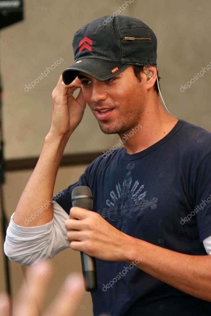 enrique iglesias baseball cap
