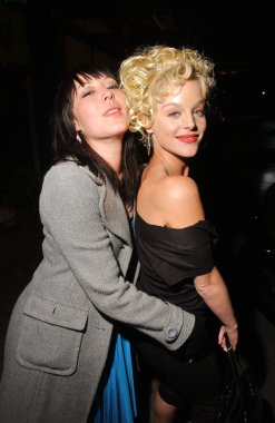 Alyssa Lobit, Dana Daurey