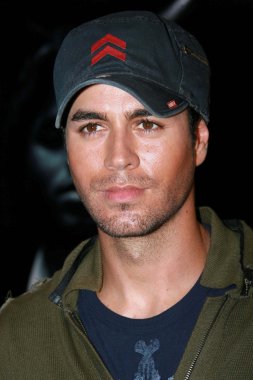 Enrique Iglesias-mağaza performans ve imzalama