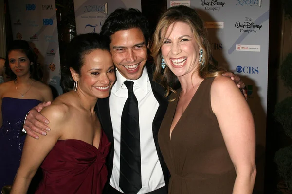 Judy Reyes with Anthony Ruivivar and Yvonne Jung — Stock Photo, Image