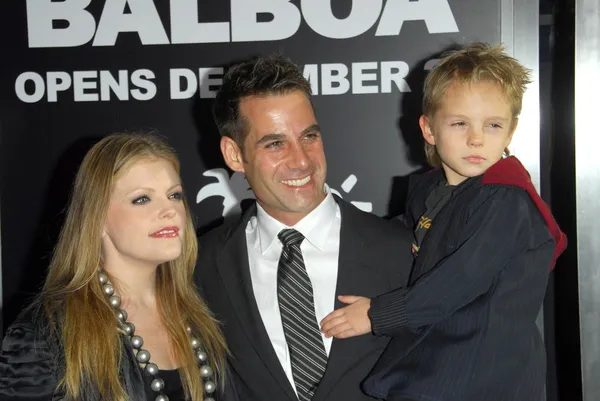 Natalie Maines and Adrian Pasdar with son Jackson — Stock Photo, Image