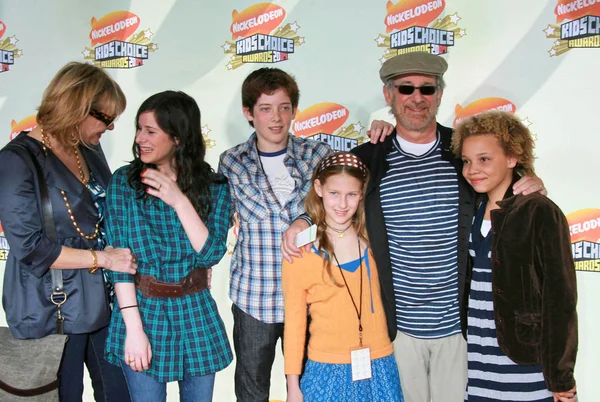 Kate Capshaw, Steven Spielberg and family Polly Draper — Stock Photo, Image