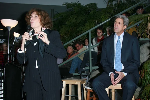 Teresa Heinz Kerry and John Kerry — Stock Photo, Image