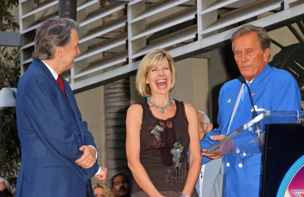 Mike Curb avec Debby Boone et Pat Boone — Photo