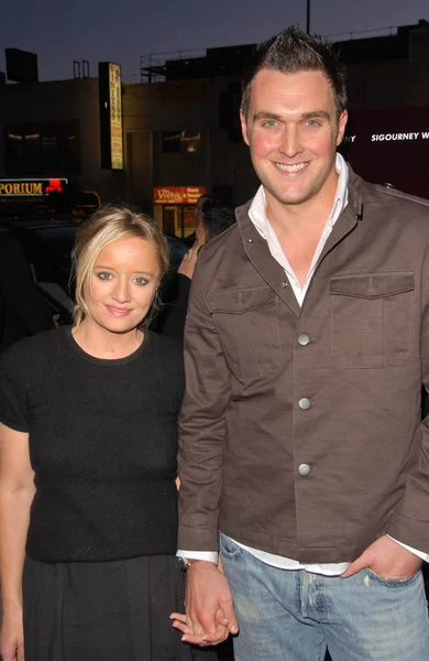 Lucy davis und owain yeoman — Stockfoto