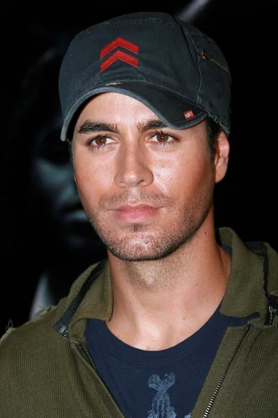 Enrique Iglesias-mağaza performans ve imzalama