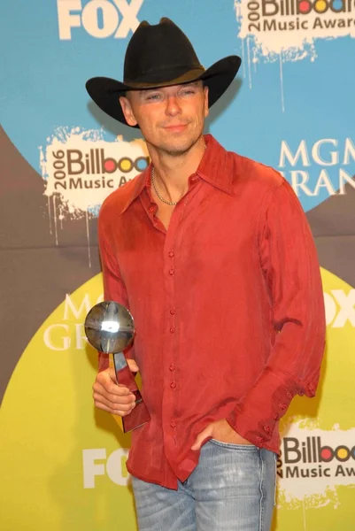 Kenny chesney i pressrummet på 2006 billboard music awards. mgm grand hotel, las vegas, nv. 12-04-06 — Stockfoto